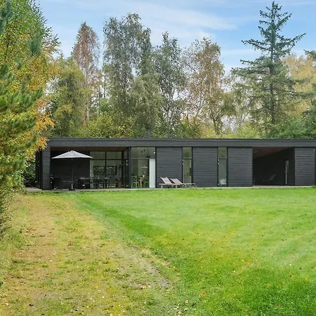 Holiday home Five-bedroom In