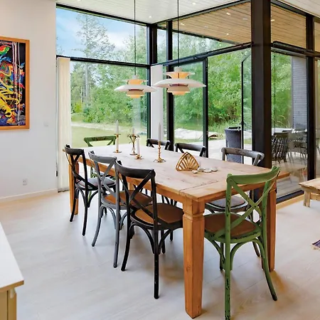 5 Bedroom In